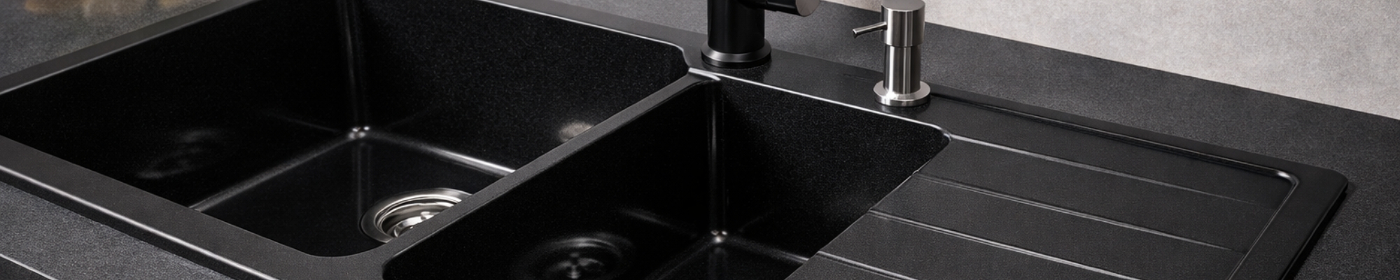 Czarny zlewozmywak konglomeratowy bez smug i kamienia – 3-etapowe czyszczenie i impregnacja Enzim